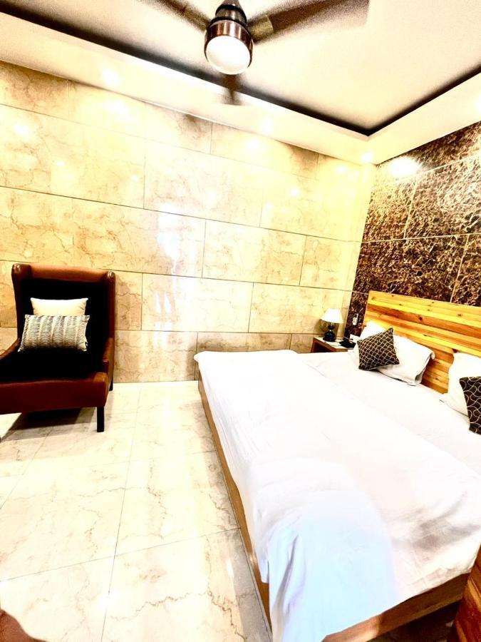 Divine Studios Rajouri Garden New Delhi Exterior photo